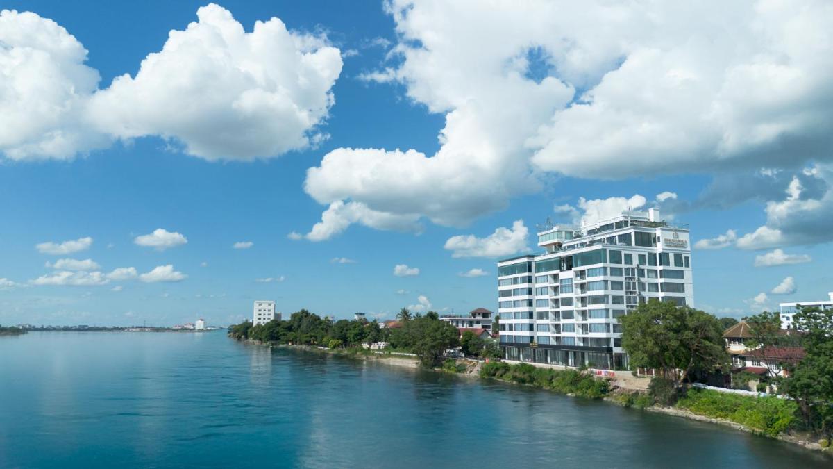 One Riviera Hotel and Residences - Housity