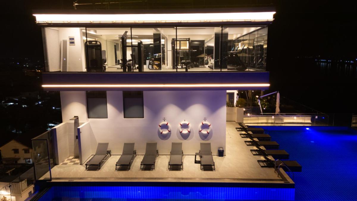 One Riviera Hotel and Residences - Housity
