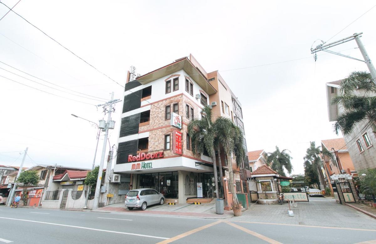 RedDoorz Plus at MM Hotel Las Pinas former RedDoorz Plus Near Bamboo Organ - Housity