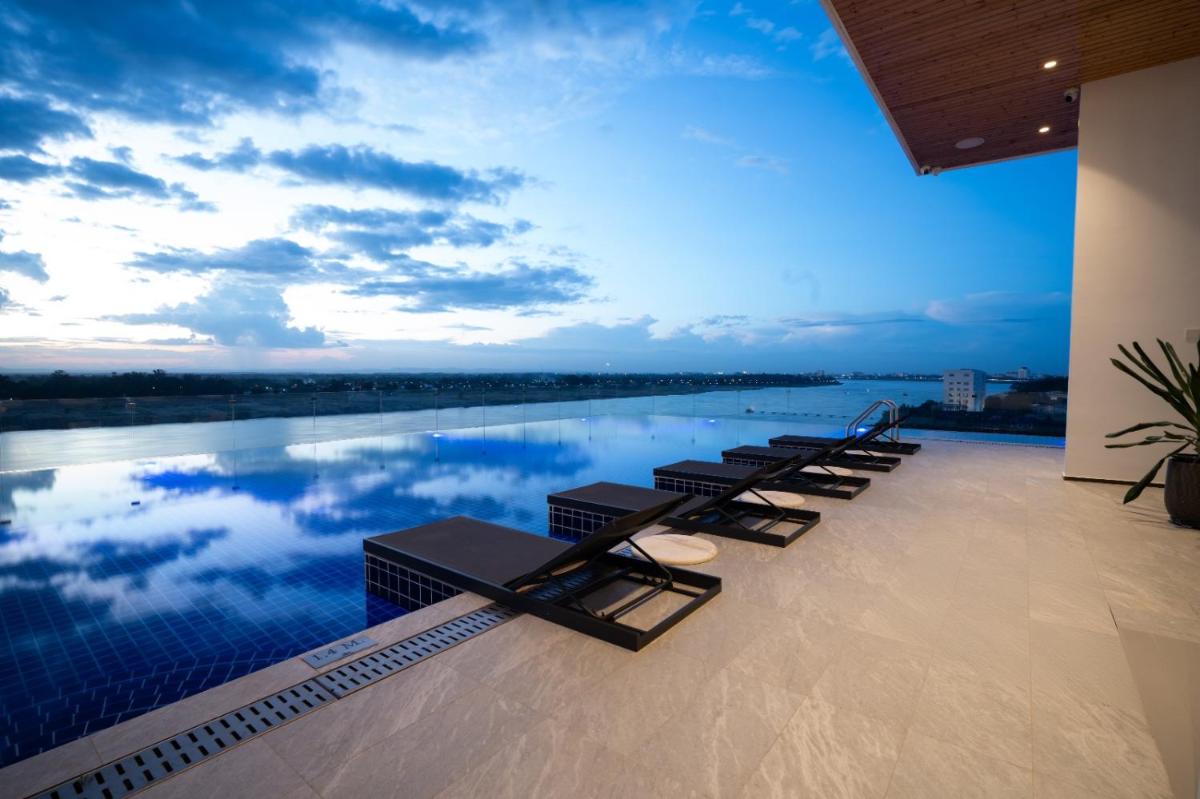One Riviera Hotel and Residences - Housity