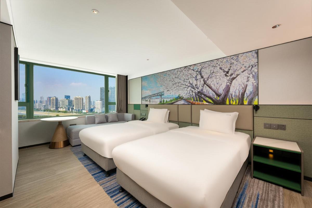 Holiday Inn Wuhan Riverside, an IHG Hotel - Housity