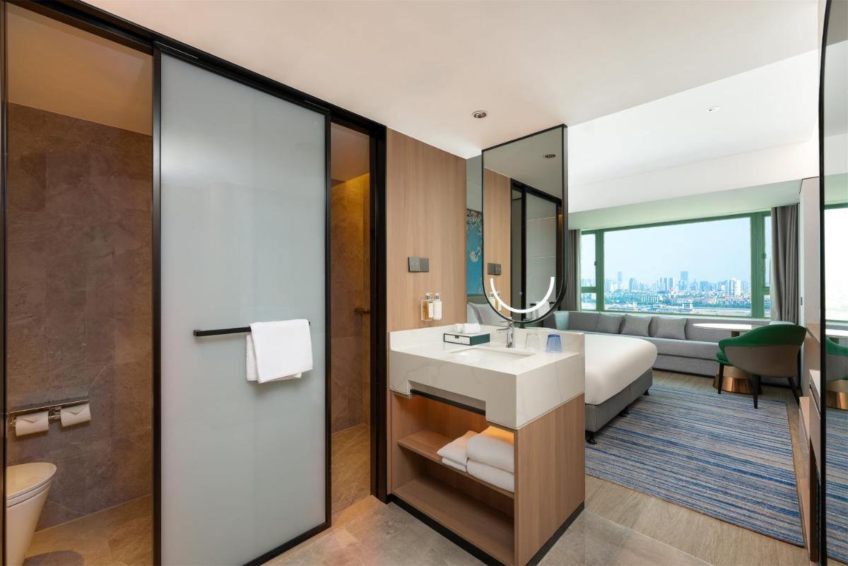 Holiday Inn Wuhan Riverside, an IHG Hotel - Housity