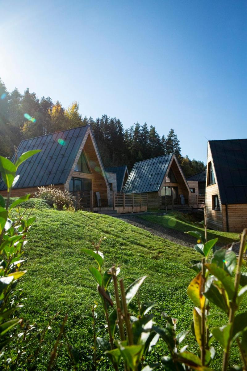 Mountains & Lakes - Chaletdorf & Appartements - Housity
