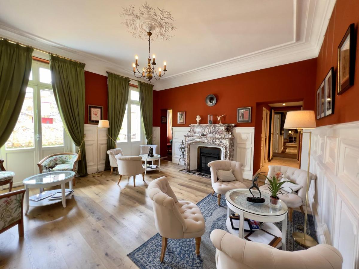 Coin salon dans l'établissement Château Hôtel Edward 1er