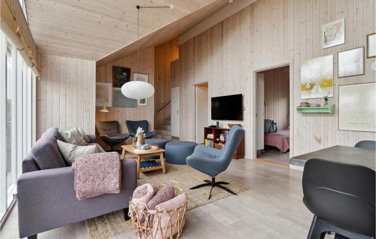 Amazing Home In Tisvildeleje With Sauna - Housity