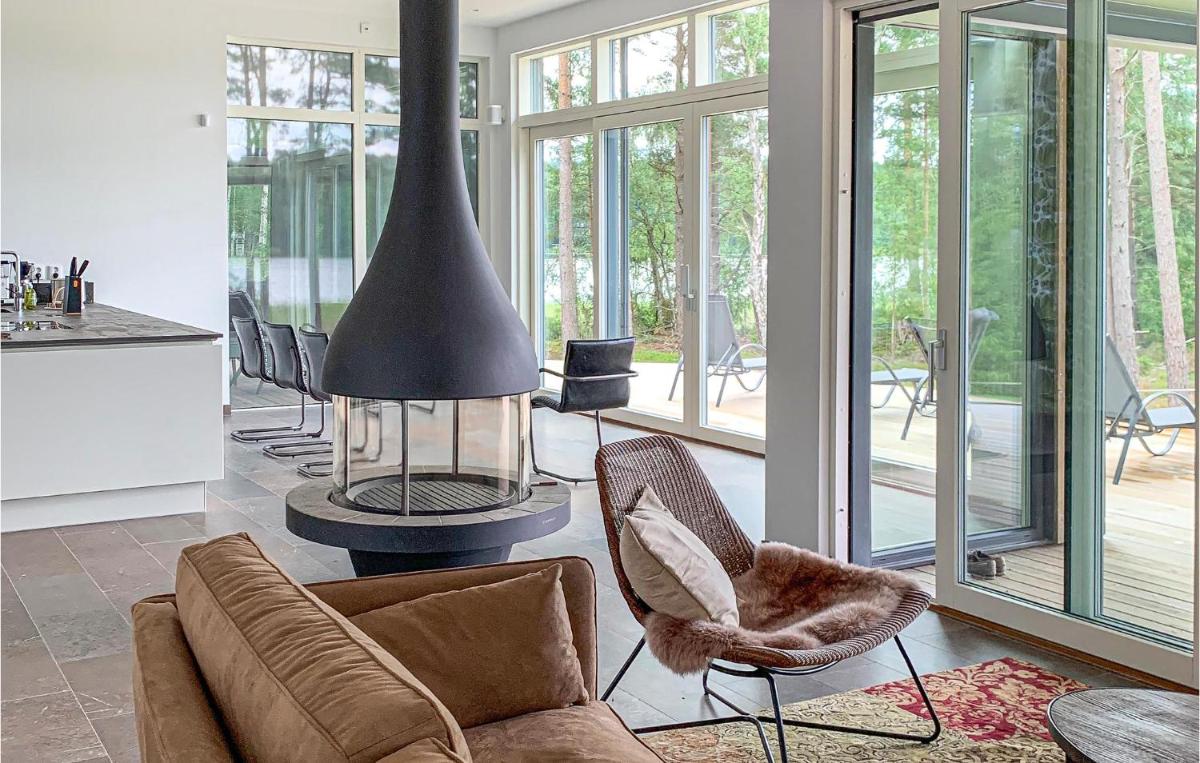 Lovely Home In Bolmsö With Sauna - Housity