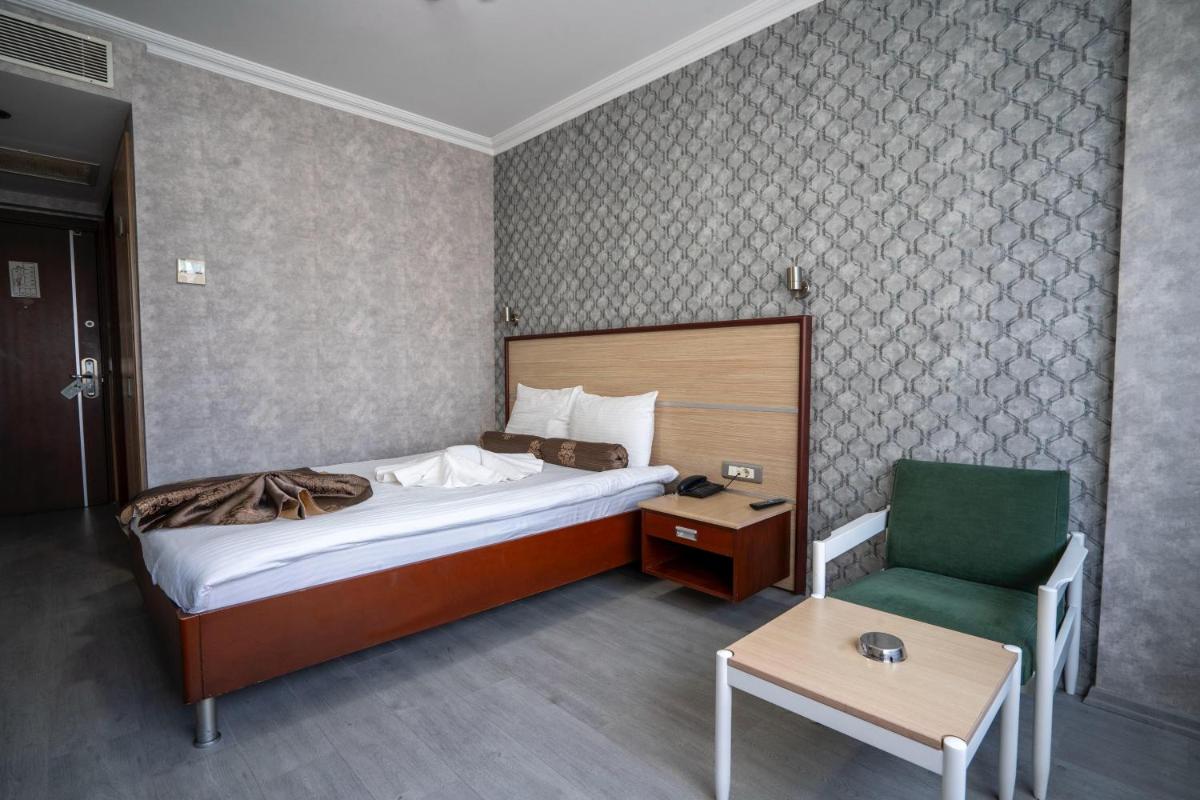 HALLEY OTEL - Housity