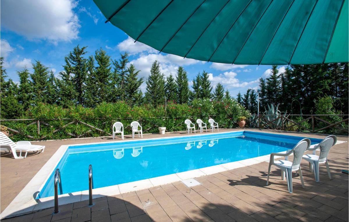 Gorgeous Home In Servigliano - Housity