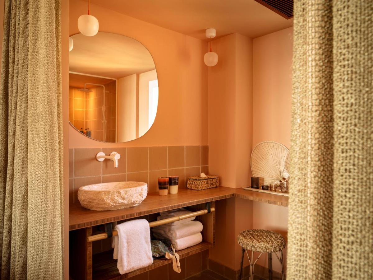 Un baño de Bikini Island & Mountain Hotel Es Trenc -Adults only-