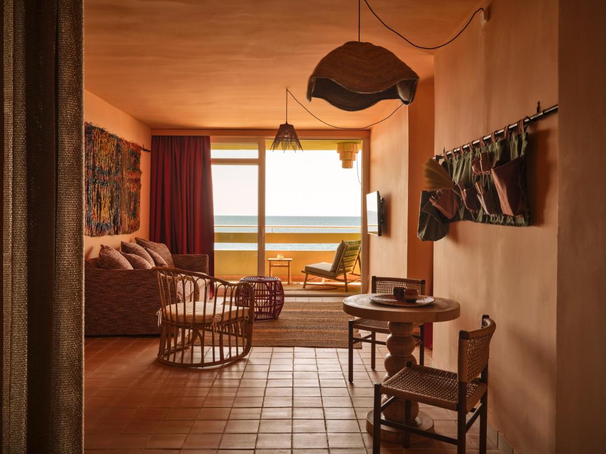 Zona de estar de Bikini Island & Mountain Hotel Es Trenc -Adults only-