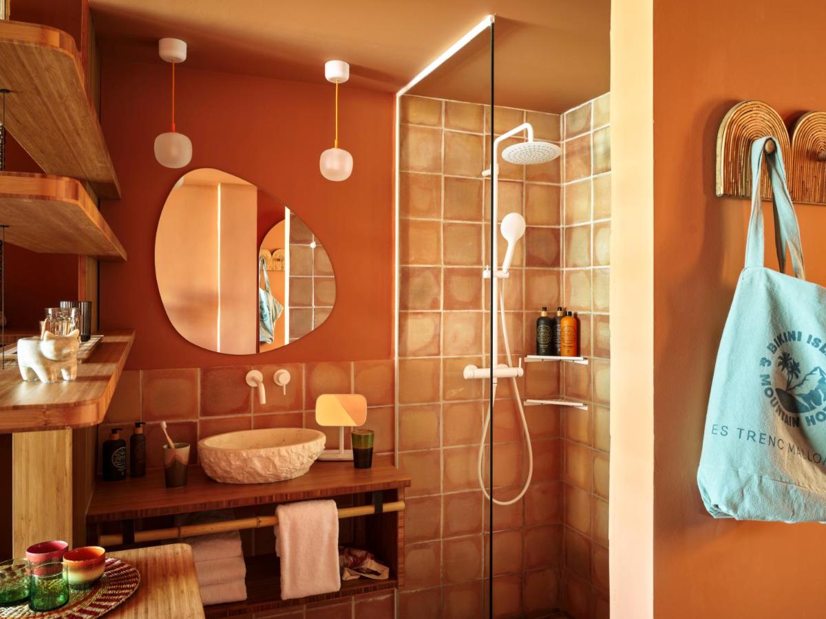Un baño de Bikini Island & Mountain Hotel Es Trenc -Adults only-