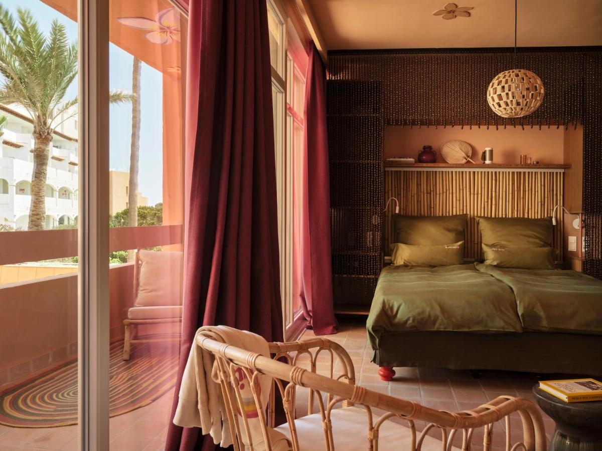 Cama o camas de una habitación en Bikini Island & Mountain Hotel Es Trenc -Adults only-