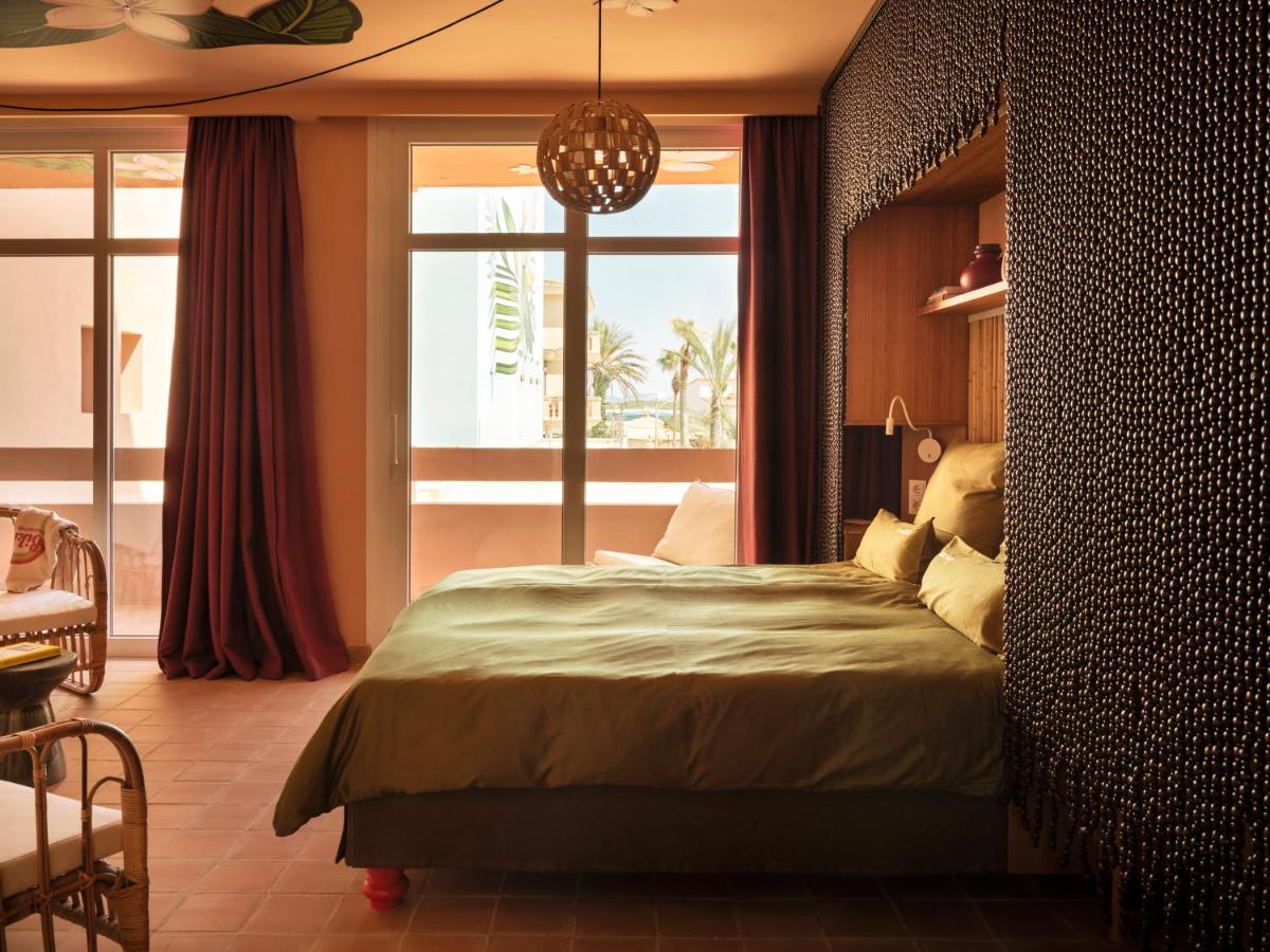 Cama o camas de una habitación en Bikini Island & Mountain Hotel Es Trenc -Adults only-