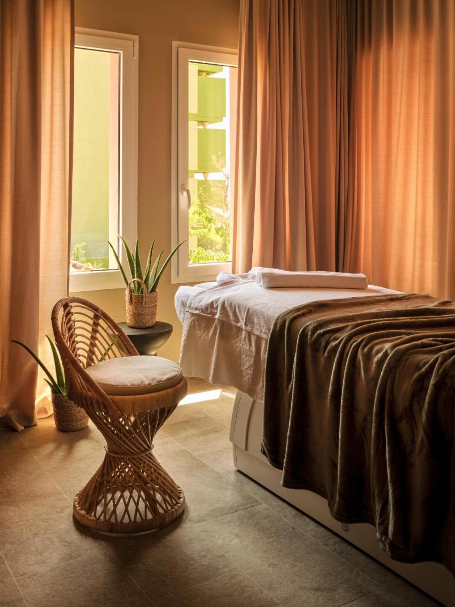 Cama o camas de una habitación en Bikini Island & Mountain Hotel Es Trenc -Adults only-