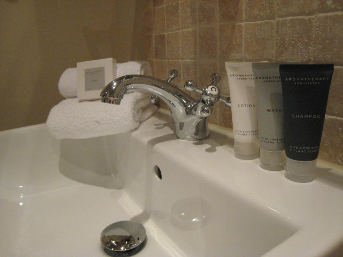 Oak Tree Lodge & Holiday Parking - Housity