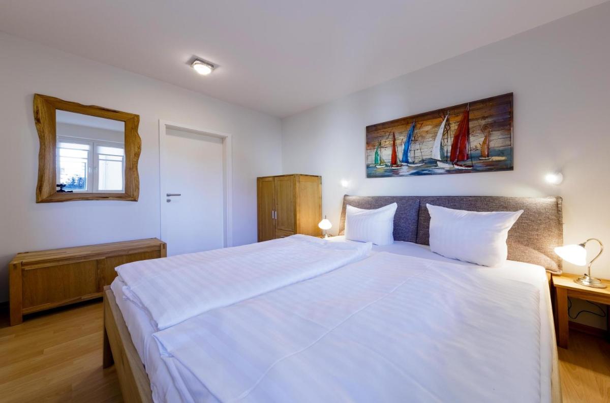 Jolle mit Balkon und Mueritzblick - Housity