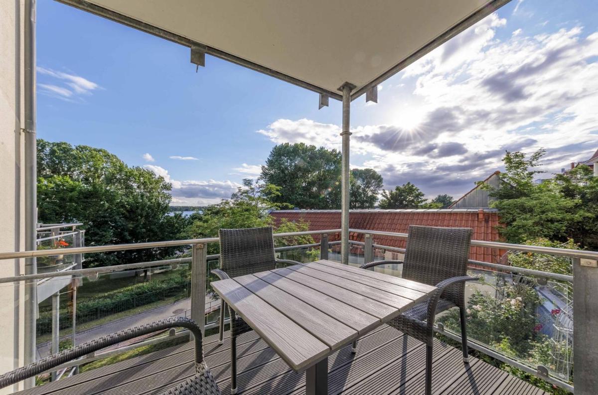 Jolle mit Balkon und Mueritzblick - Housity