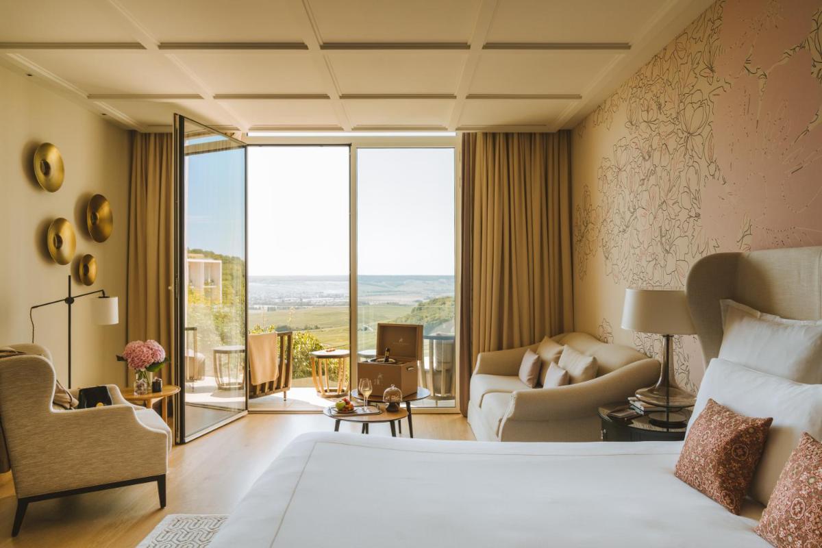 Un ou plusieurs lits dans un hébergement de l'établissement Royal Champagne Hotel & Spa