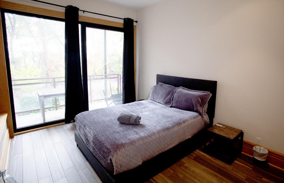 Spacious Downtown Montreal Apartment, 4BR-2BA,Free Wifi - Housity