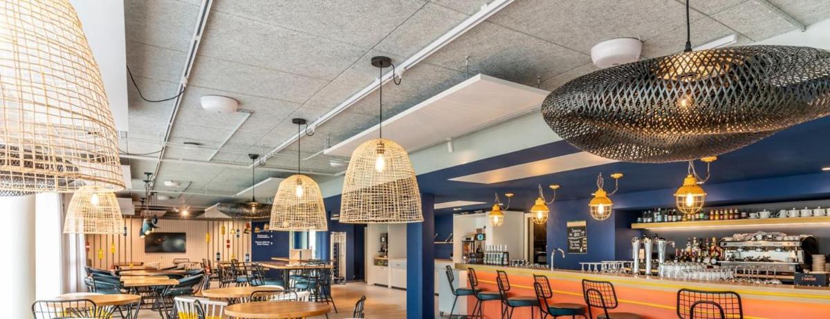 Salon ou bar de l'établissement ibis Styles Morlaix
