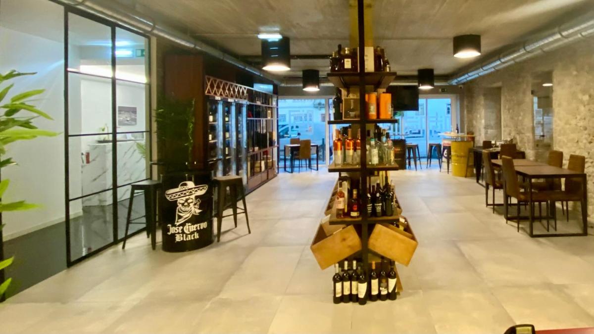 Um restaurante ou outro lugar para comer em SIENNA Hotel