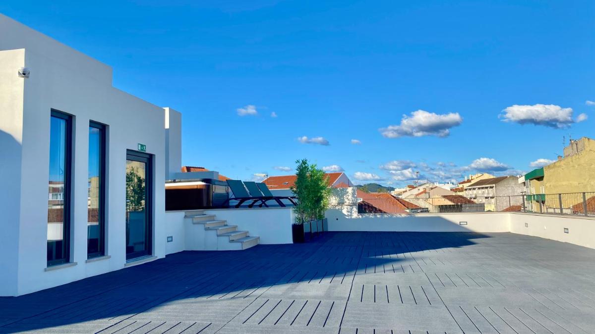 uma vista da varanda de uma casa em SIENNA Hotel em Rio Maior