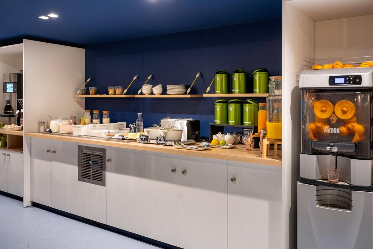 Cuisine ou kitchenette dans l'établissement ibis Styles Morlaix