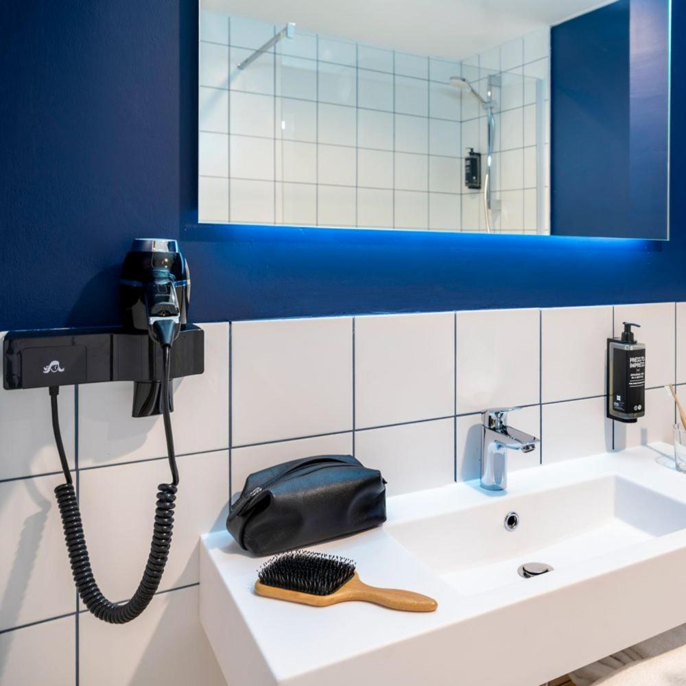 Salle de bains dans l'établissement ibis Styles Morlaix