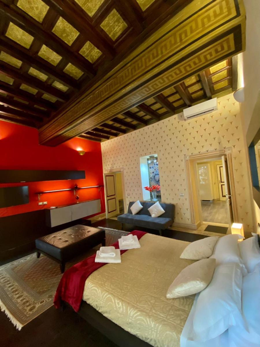 NSM 71VIADELCORSO Luxury Home - Housity