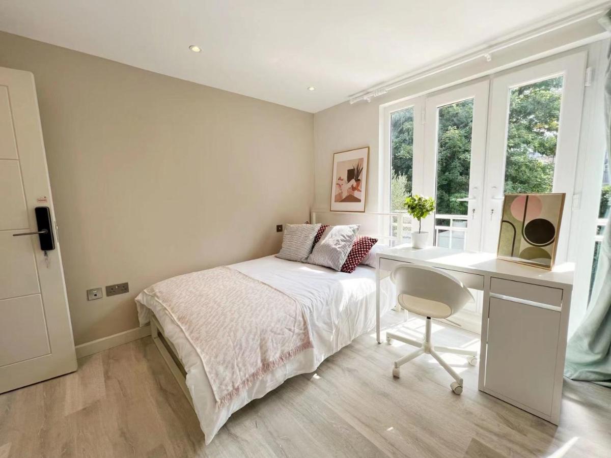 Morden Battersea studio - 3 - Housity