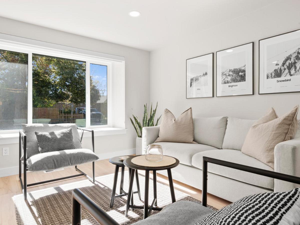 Modern Home near Salt Lake's Attractions - Housity