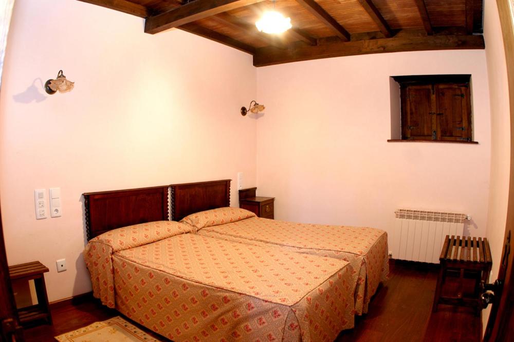 Cama o camas de una habitación en Hotel Monumento Pazo do Castro