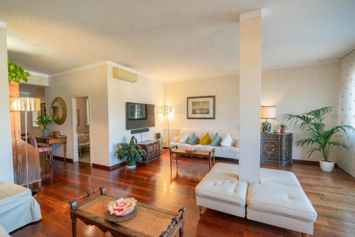 Ponte Vecchio View Luxury Apartment - Housity