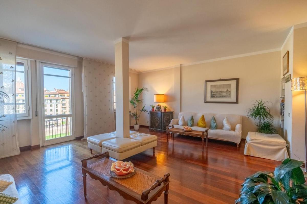 Ponte Vecchio View Luxury Apartment - Housity