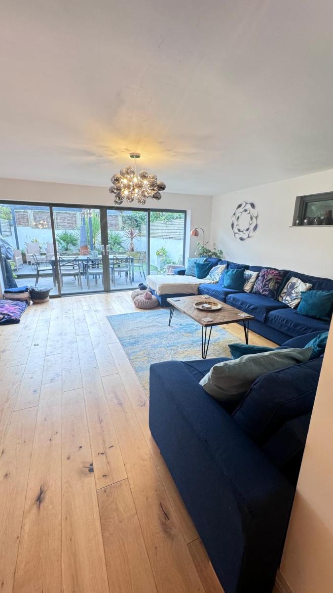 Tregenna House - St Ives, A Beautiful Newly Refurbished 4 Bedroom Family Town House With Alfresco Dining Garden and Private Parking Spaces - Housity