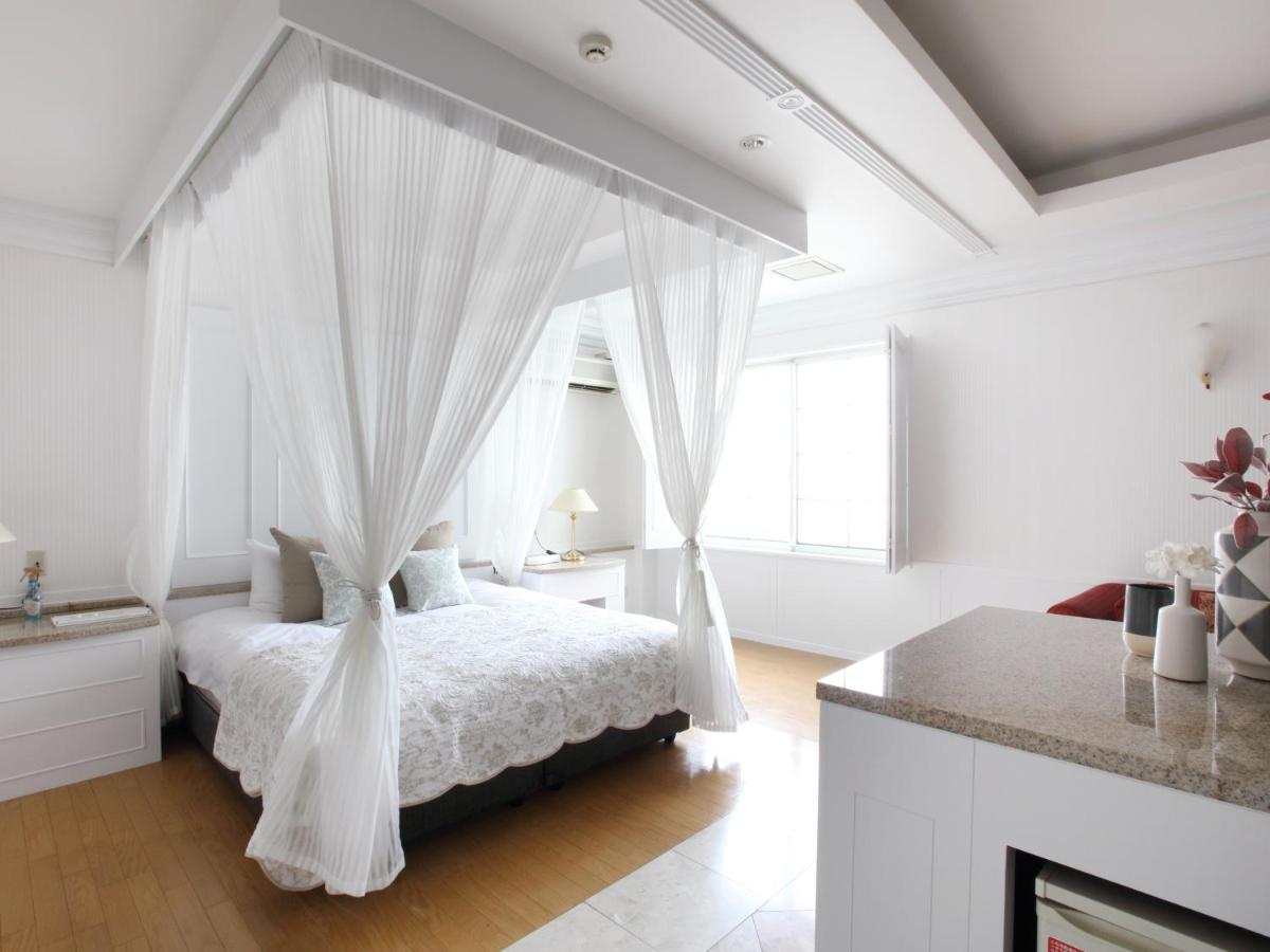 Hotel & Sweets Fukuoka ホテルアンドスイーツフクオカ -ADULT ONLY- - Housity
