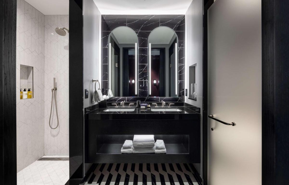 Daxton Hotel Birmingham, Curio Collection by Hilton - Housity