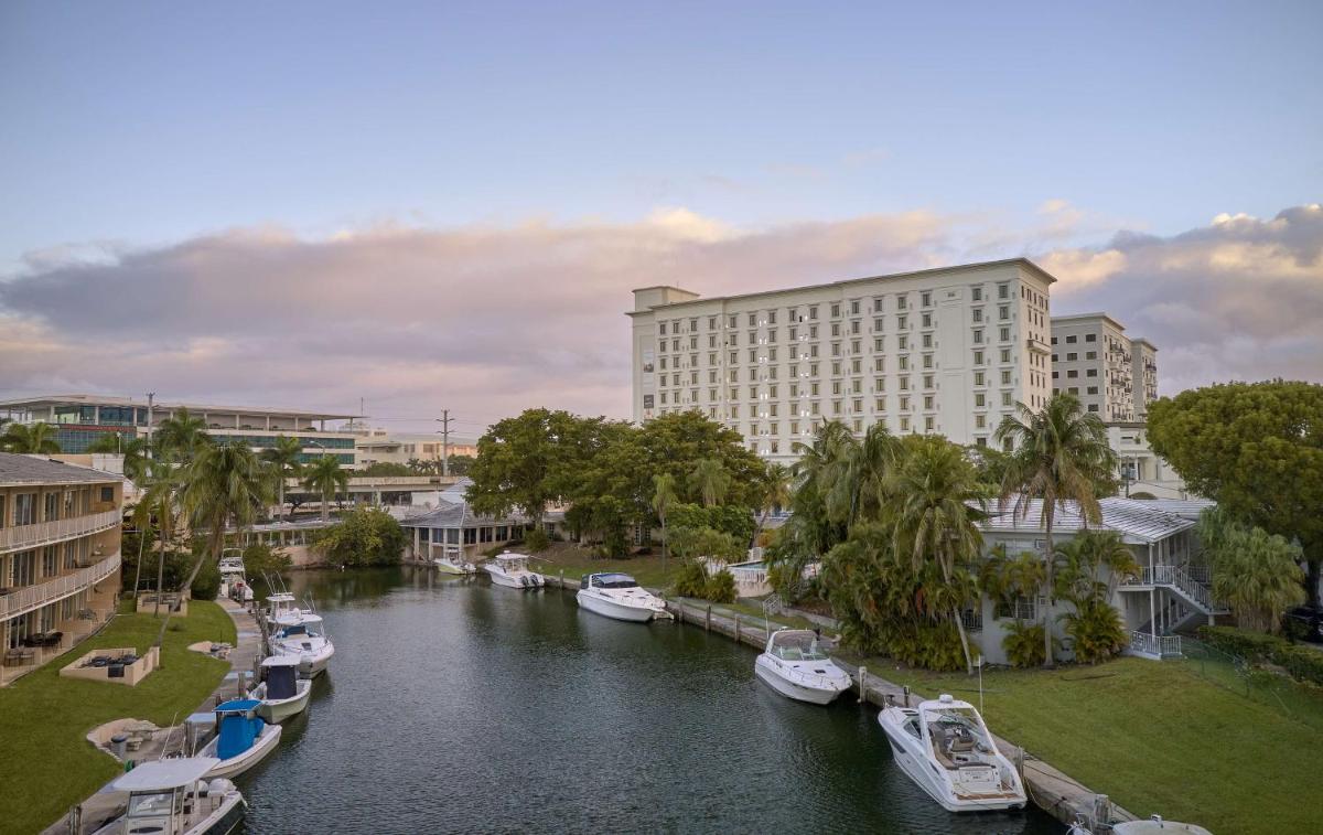 THesis Hotel Miami Coral Gables, Curio Collection by Hilton - Housity