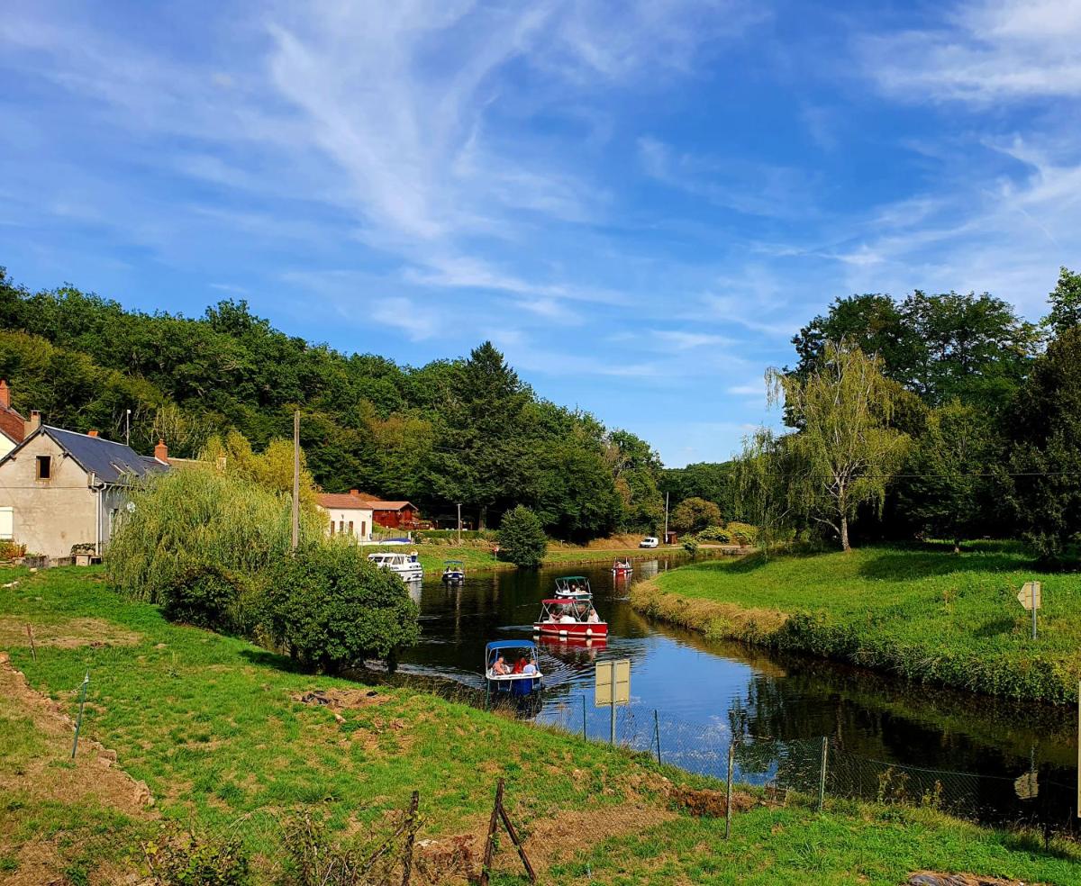Gîte 16 écluses canal du Nivernais - Housity