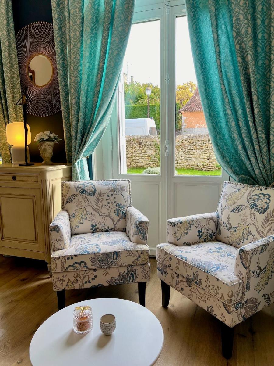 Coin salon dans l'établissement Château Hôtel Edward 1er