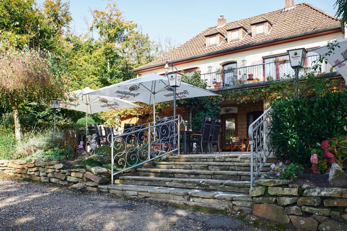 Hotel Restaurant Waldschlößchen - Housity
