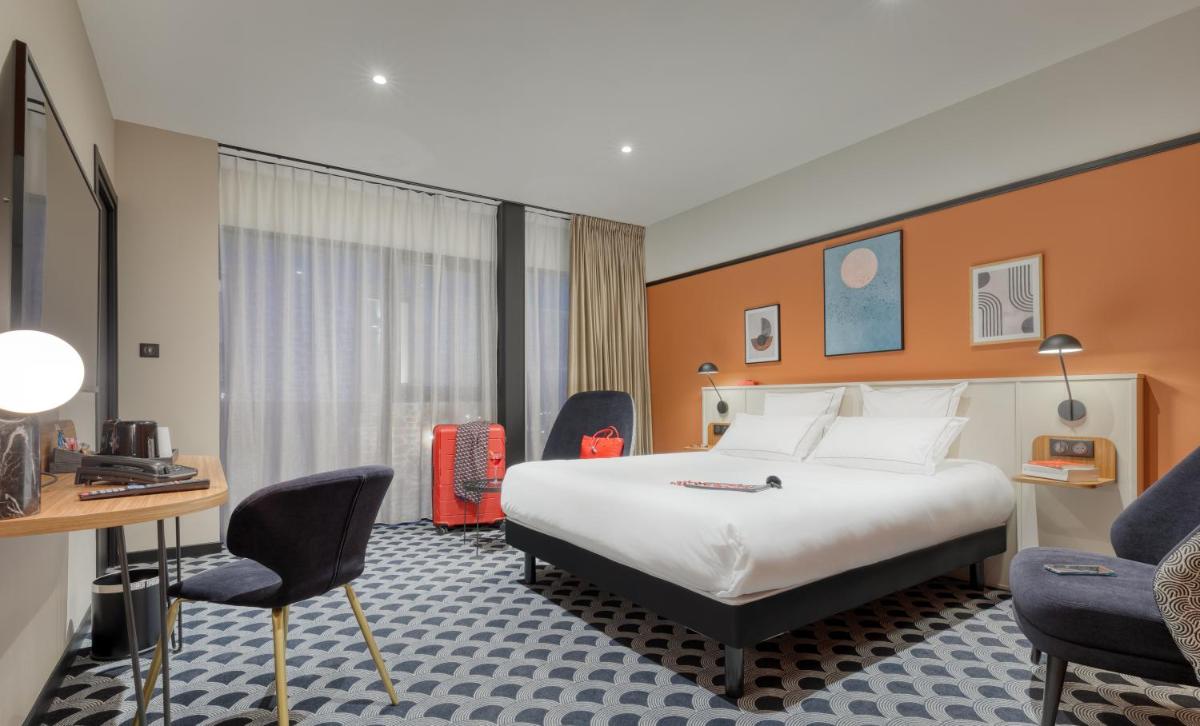Un ou plusieurs lits dans un hébergement de l'établissement Brit Hotel Les Voyageurs