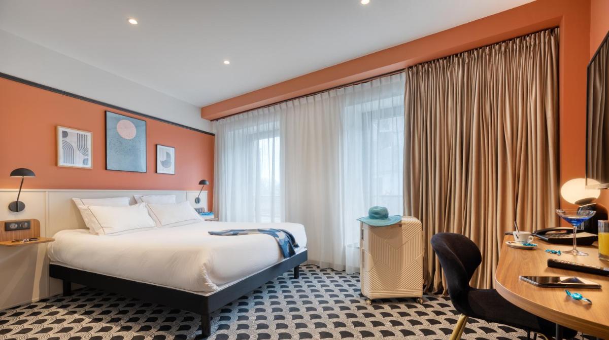 Un ou plusieurs lits dans un hébergement de l'établissement Brit Hotel Les Voyageurs