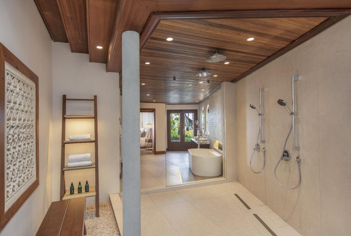 Paradis Beachcomber Golf Resort & Spa - Housity