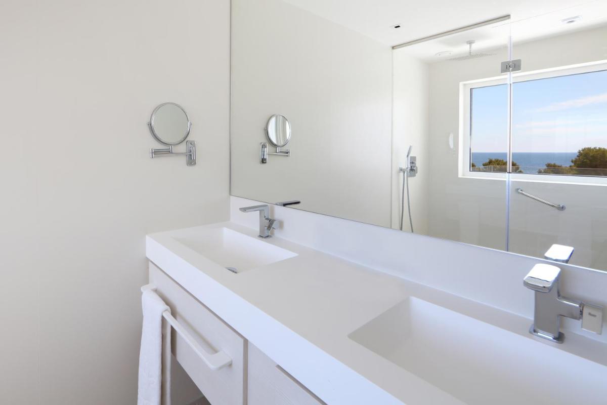 Un baño de Iberostar Selection Santa Eulalia Adults-Only Ibiza