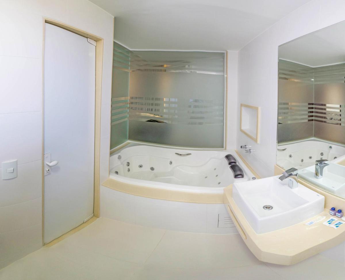 Laguna Plaza Hotel - Housity