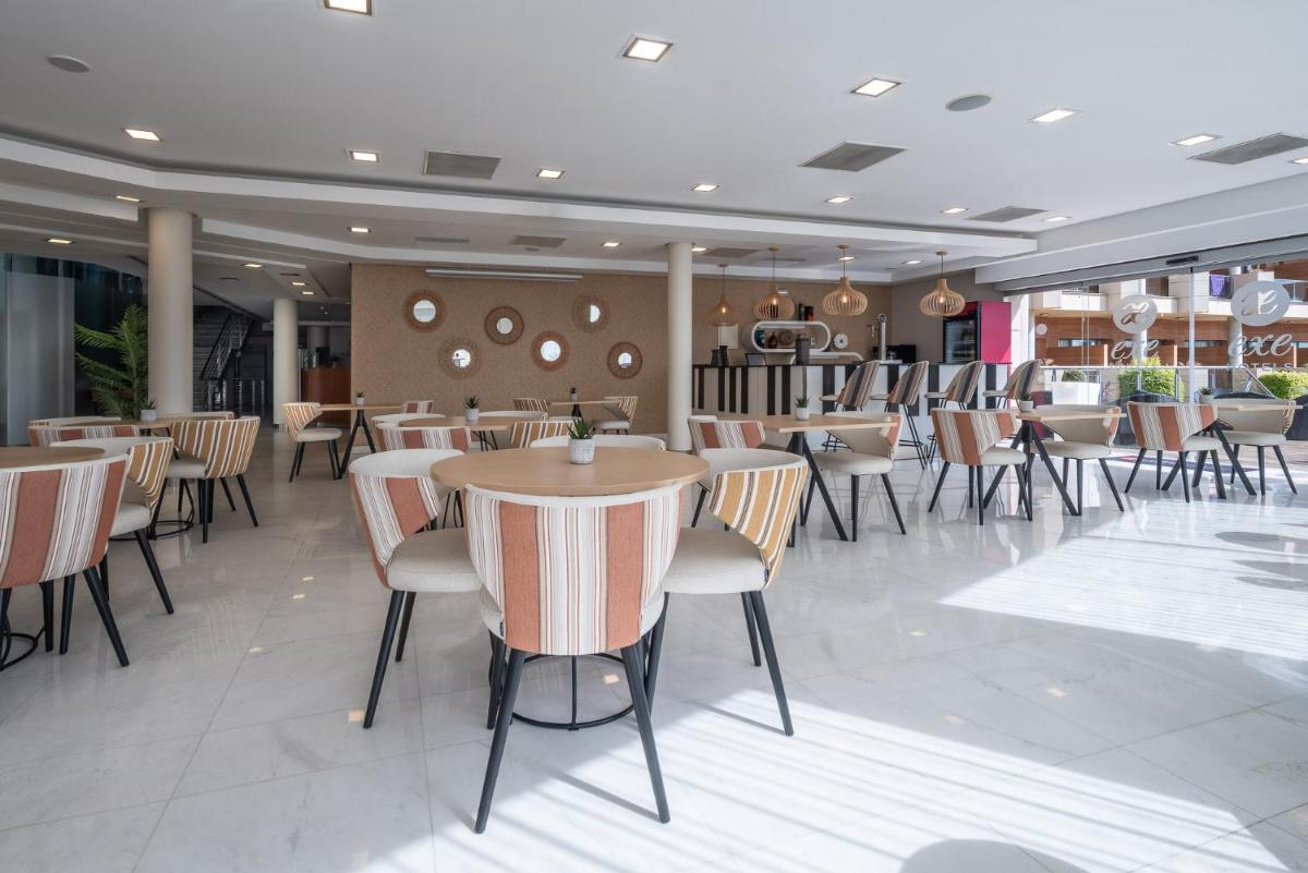 Un restaurante o sitio para comer en Exe Estepona Thalasso & Spa- Adults Only