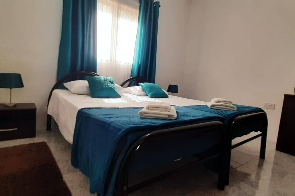St Julian's Twin Room In A Private House - Housity
