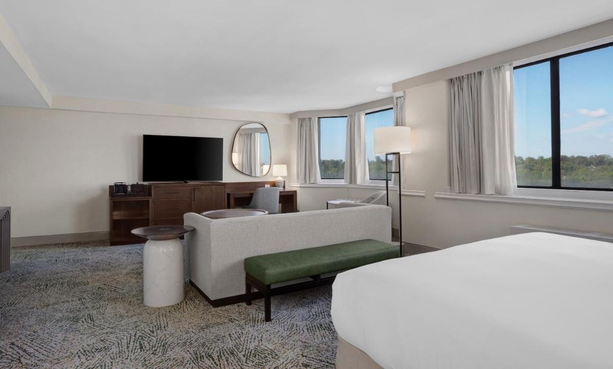 Hilton Arlington National Landing - Housity