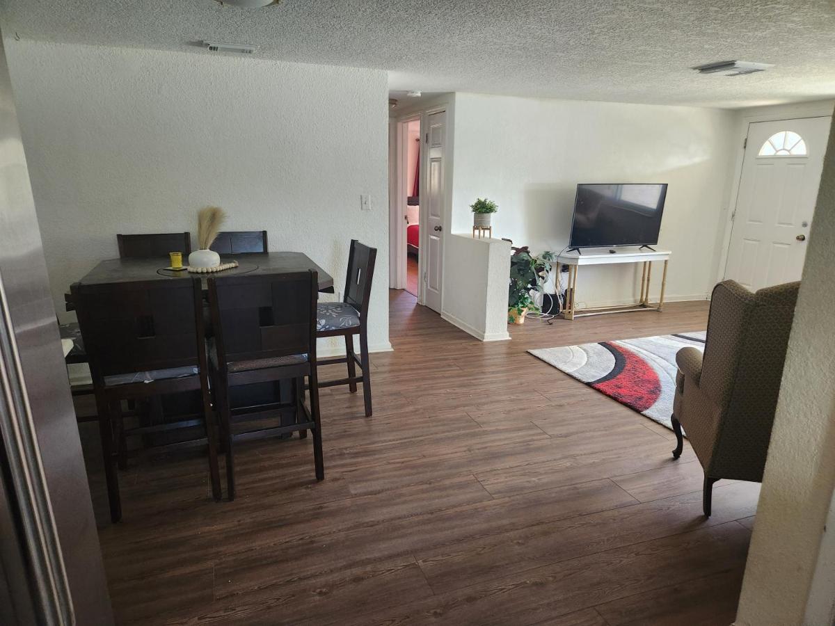 Spacious cozy 3 bedroom waterfront house at port Richey - Housity